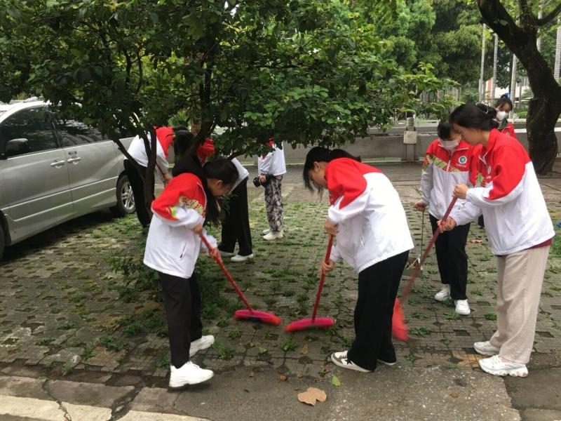 弘扬雷锋精神，共建美好校园——工业设计学院党建社团青锋营开展学雷锋主题志愿服务活动