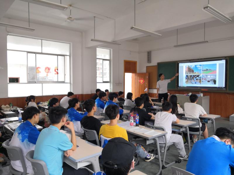 工业设计学院赴桂林广西城市建设学校开展招生宣传