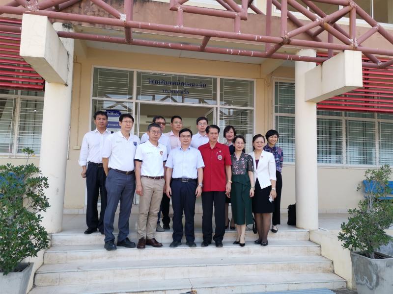学院代表团与农乐技术学院领导合影-1M.jpg