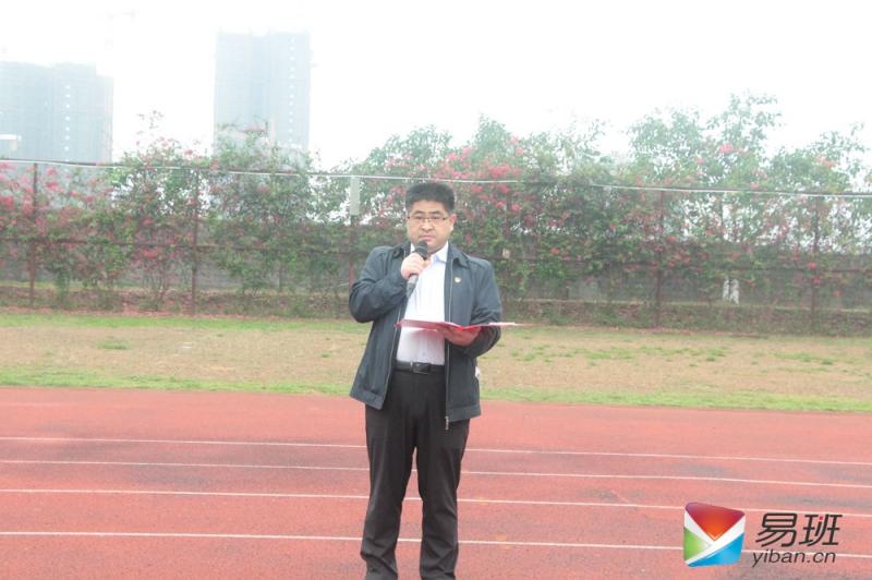 张正文书记做国旗下的讲话.jpg