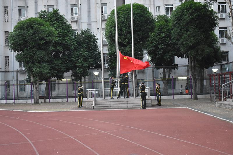 升国旗(小尺寸).jpg