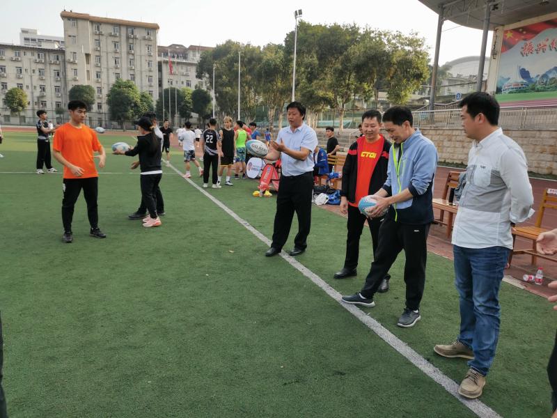 E:\u519c雁玲‚0-2021学年第二学期\u65b0闻稿\u4f53魄与精神比翼齐飞——英式触式橄榄球教师培训会在我校圆满举办\u8bb2解技巧.jpg