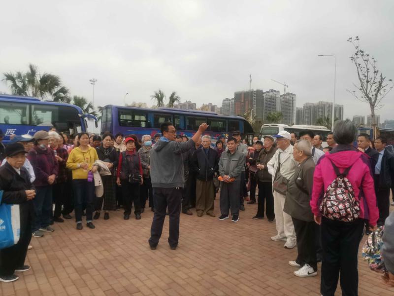 E:\u519c雁玲‚0-2021学年第二学期\u65b0闻稿&#4;月8日&#4;.离退休教职工参观三校区&#3;.jpg