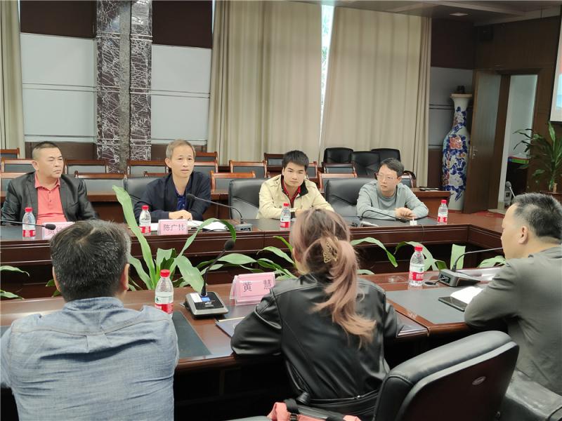 2.我馆陈广林馆长介绍我校概况.jpg