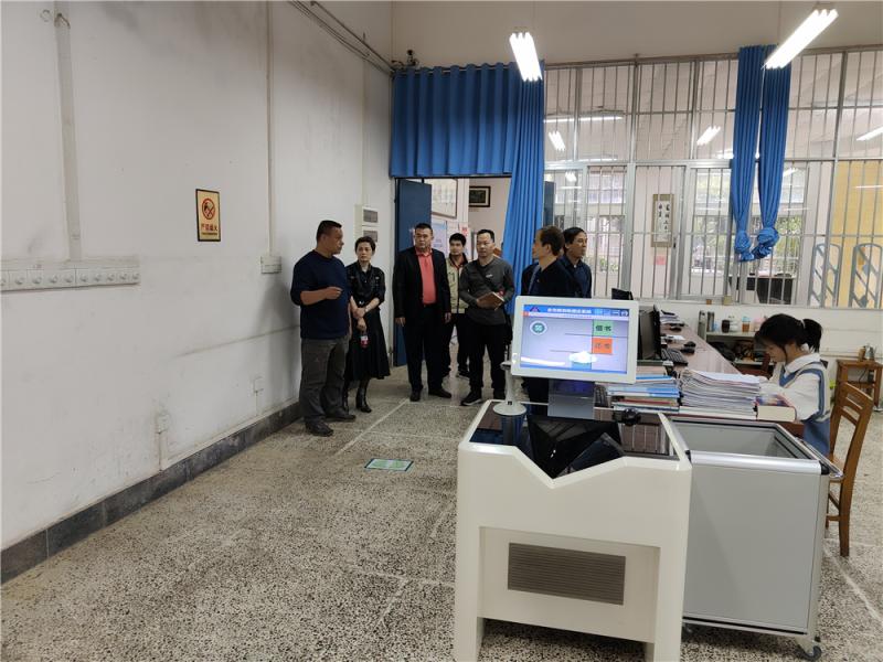 4.南职院图书馆一行参观我馆综合书库.jpg
