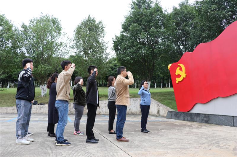 重温入党誓词.jpg