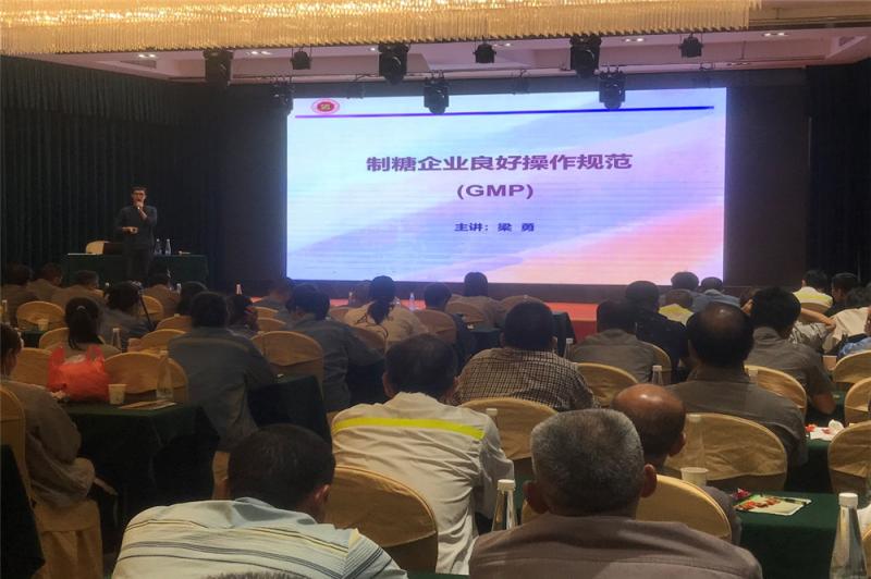 梁勇老师给学员授课.jpg
