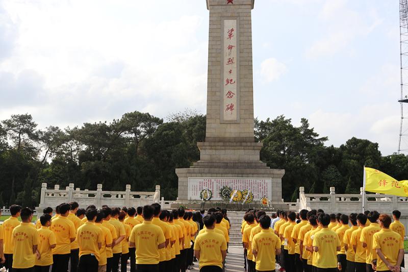 清明祭英烈活动现场(小尺寸).jpg