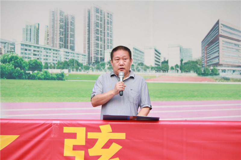 学院党总支书记关革强教授给同学们做主题教育.jpg