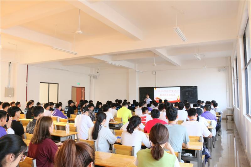 同学们认真学习_副本.jpg