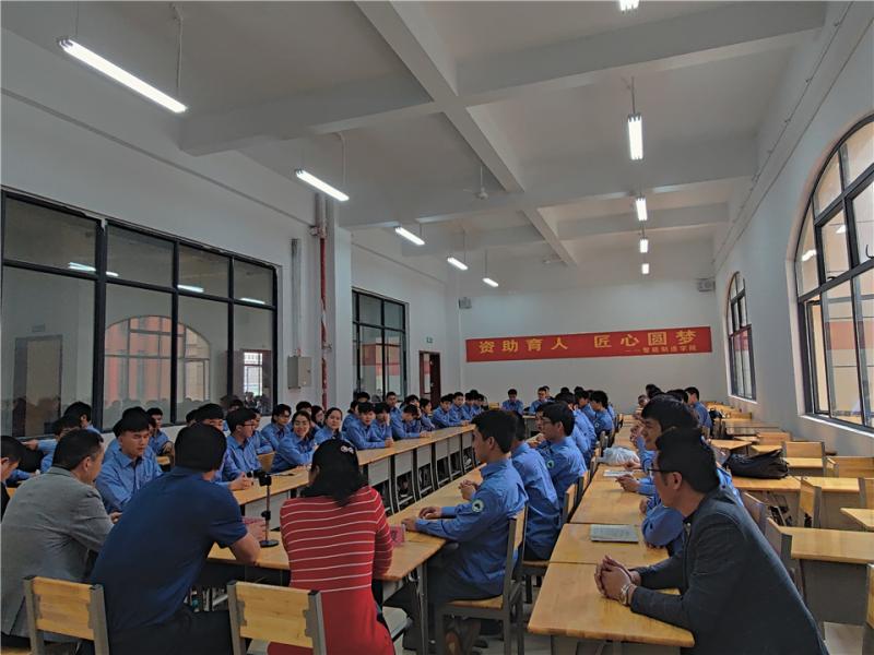 交流会现场气氛热烈.jpg