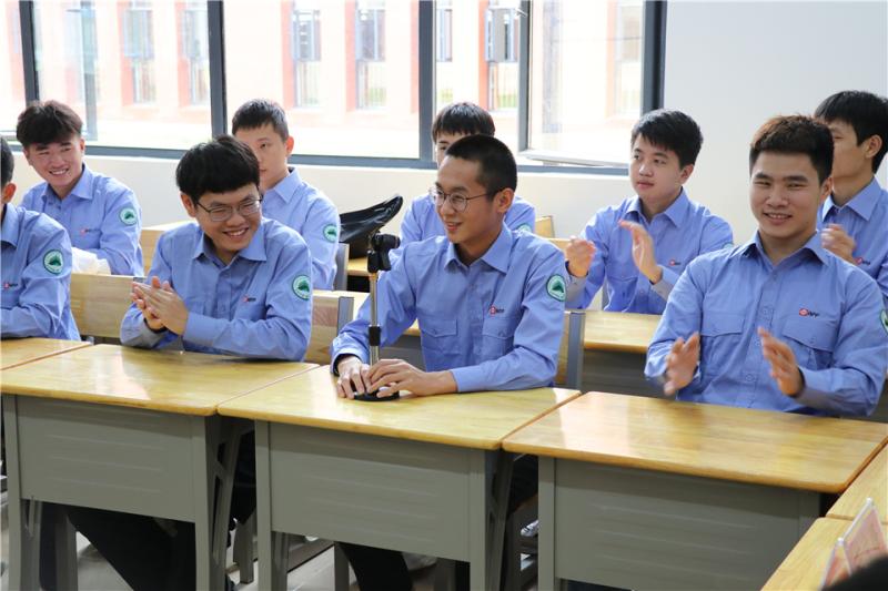 学生代表发言.jpg