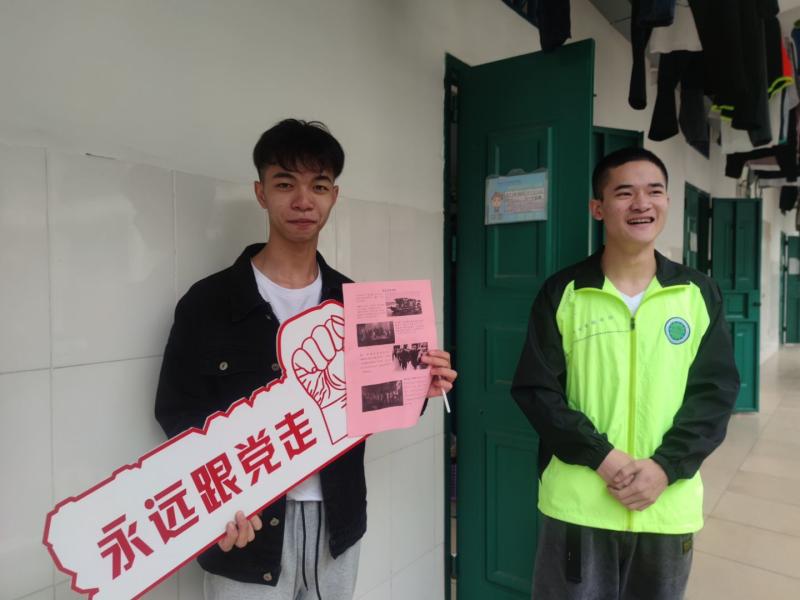 同学们乐此不疲.jpg