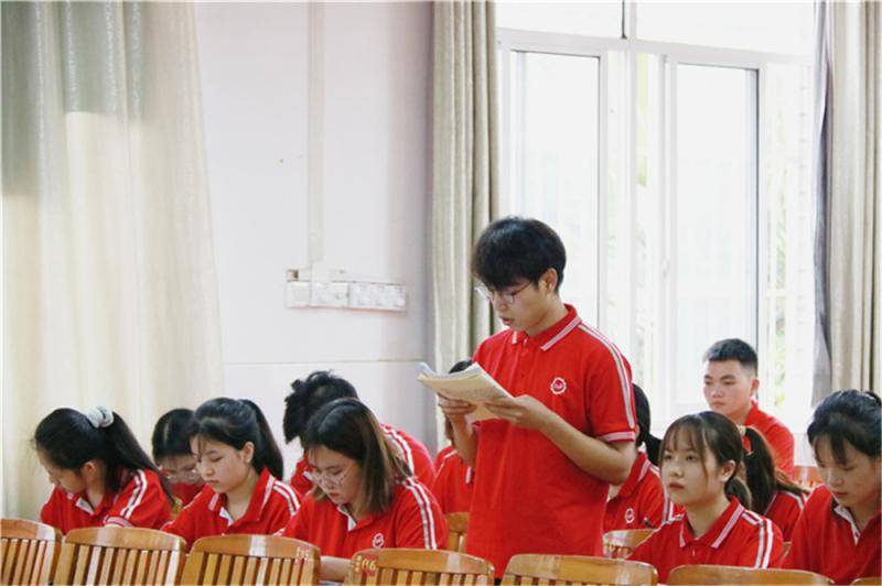 发展对象宣读入党志愿.jpg