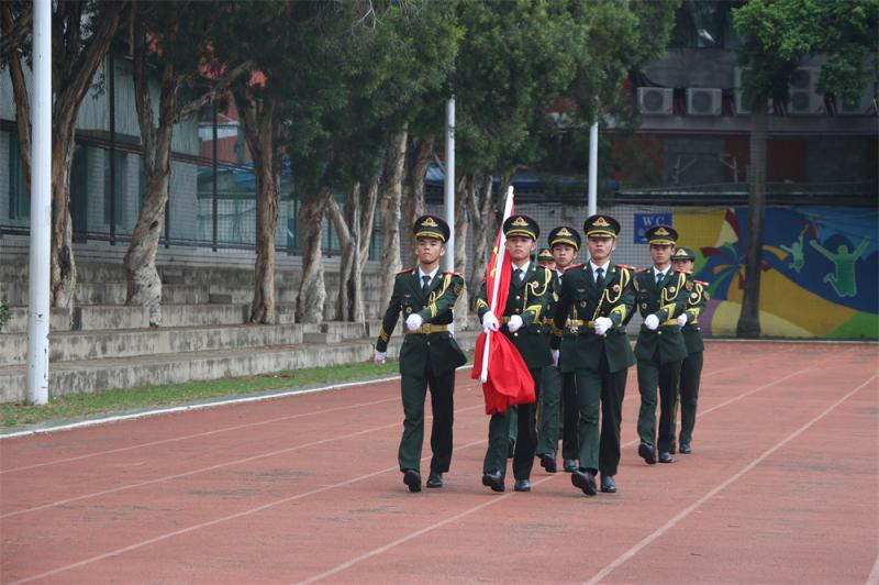 国旗班出旗.jpg