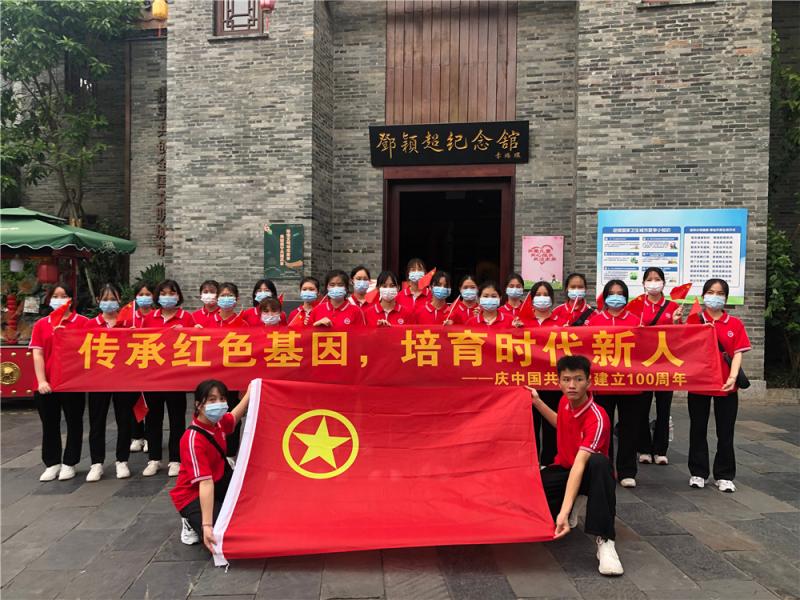 全体参观人员.jpg