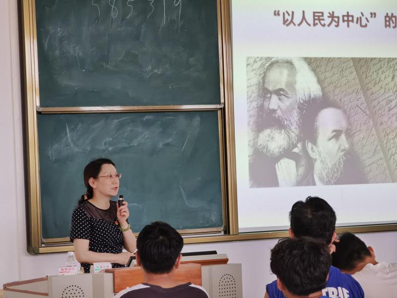 王娟副校长授课2.jpg