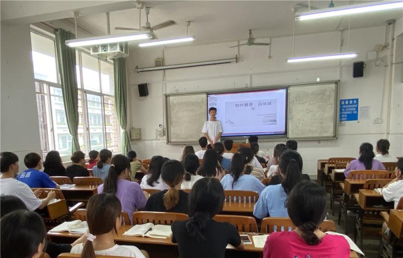 班级开展端午主题班会.jpg