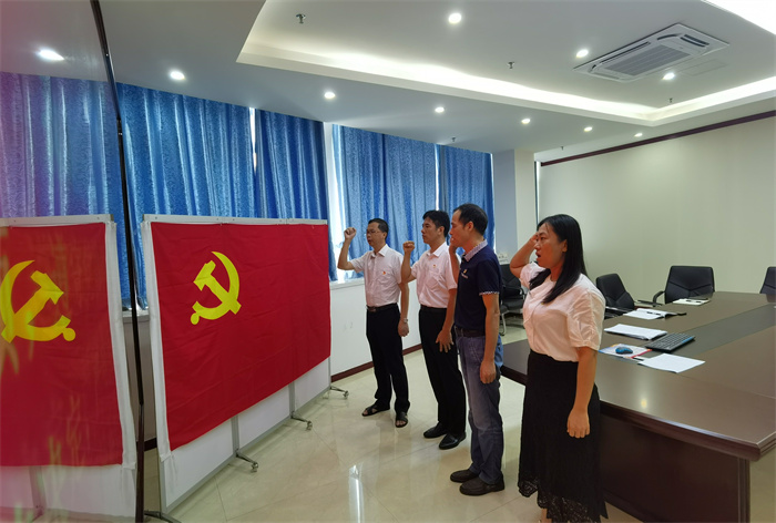 重温入党誓词.jpg