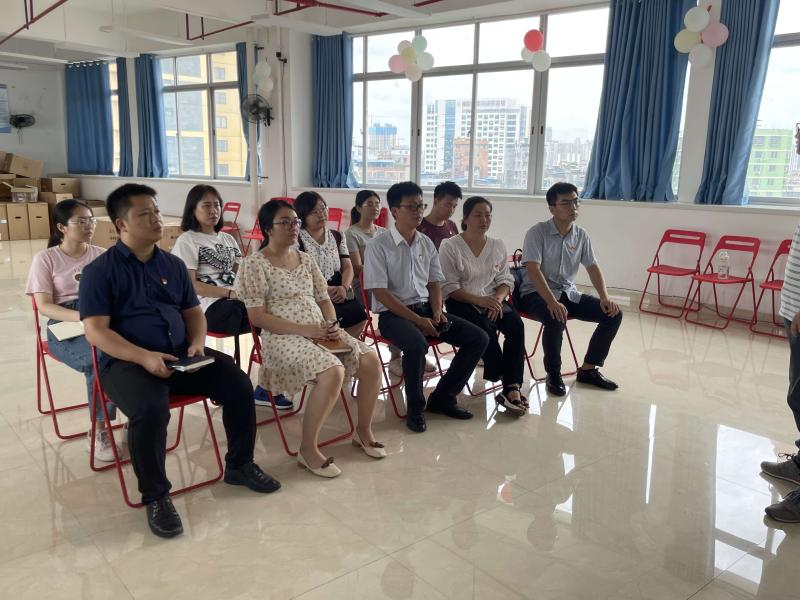 参加研讨会的辅导员.jpg