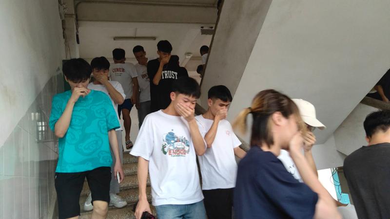 提高应急反应能力，增强公共安全意识——工业设计学院开展应急疏散演练