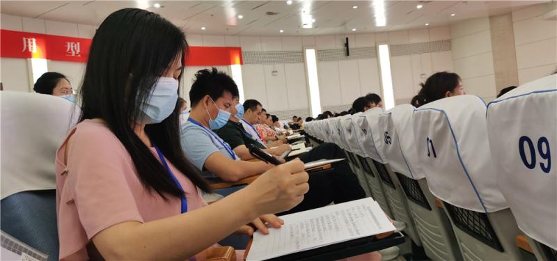 老师们认真聆听.jpg