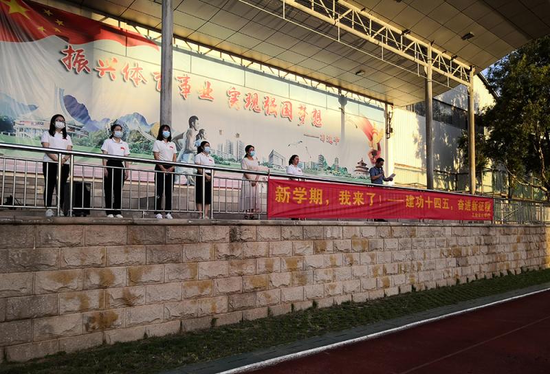 建功“十四五”，奋进新征程——工业设计学院举行新学期第一次升国旗仪式