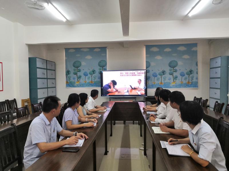 警示教育片观看中.jpg