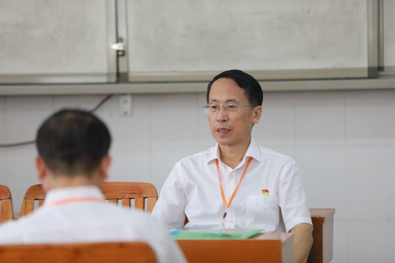 C:UserscfbDesktop\u97e9志刚书记参加分组讨论.jpg