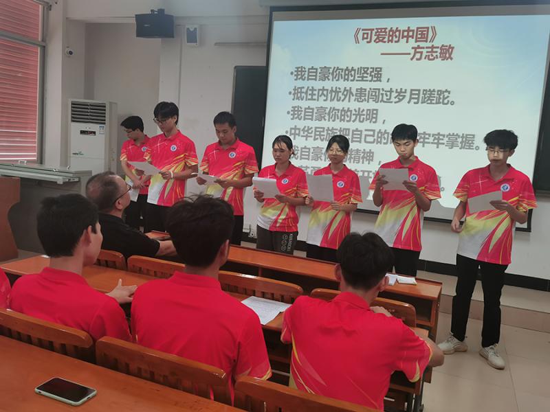 卿臻副校长参加建筑2035班主题班会(小尺寸).jpg