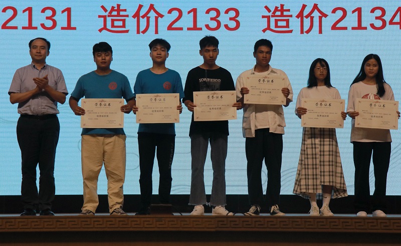 C:UserscfbDesktop‚10927“育人+育才”双向融合：建筑工程学院开展“劳动精神励我心，匠人匠心育我行”第一届“工匠日”活动‚10927“育人+育才”双向融合：建筑工程学院开展“劳动精神励我心，匠人匠心育我行”第一届“工匠日”活动\u9881奖仪式-小尺寸.jpg