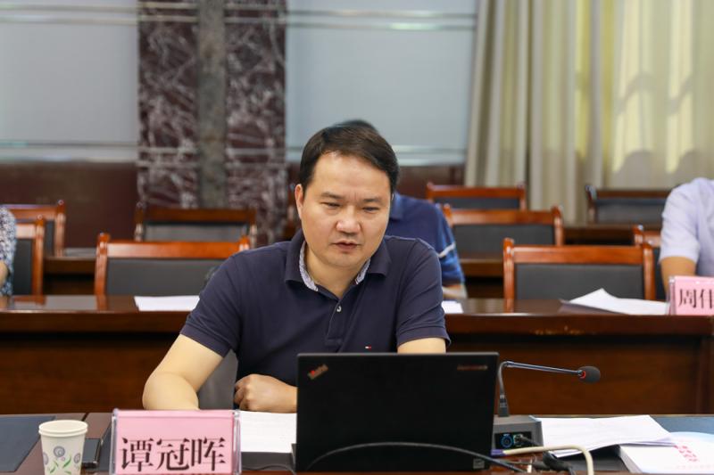 谭冠晖副校长作汇报.jpg