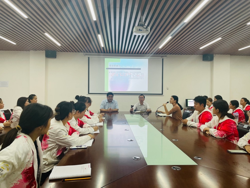 图1：参加主题班会（小图）.png