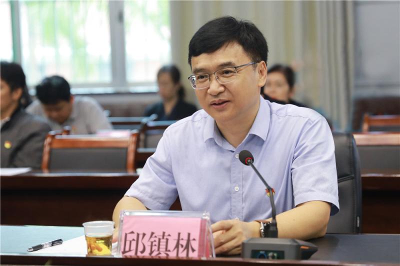 邱镇林校长.jpg
