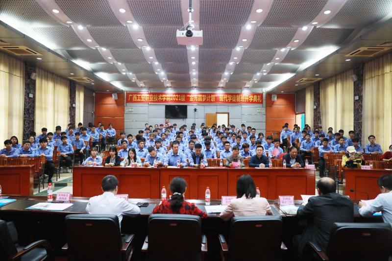 开学典礼现场（2）.jpg