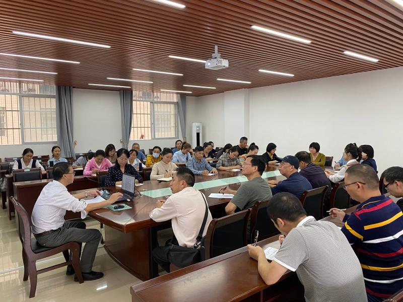 图2：幼师教育学院全体党员教师认真听党课.jpg