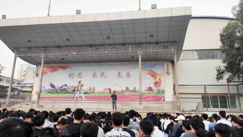 C:UserscfbDesktop\u6821园网新闻发布流程-沈志培-2021-10-27_38820211028110344‚11027建筑工程学院开展“重温长征精神，走好新时代长征路”主题周课教育‚11027建筑工程学院开展“重温长征精神，走好新时代长征路”主题周课教育\u4f55跃跃主题党课教育（小尺寸）.jpg