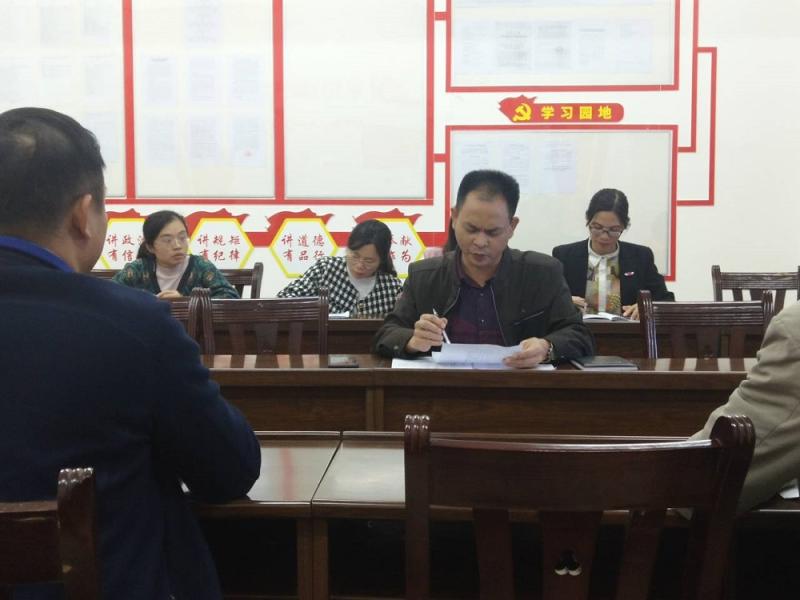 图一：吕斌贤主持（小图）.jpg