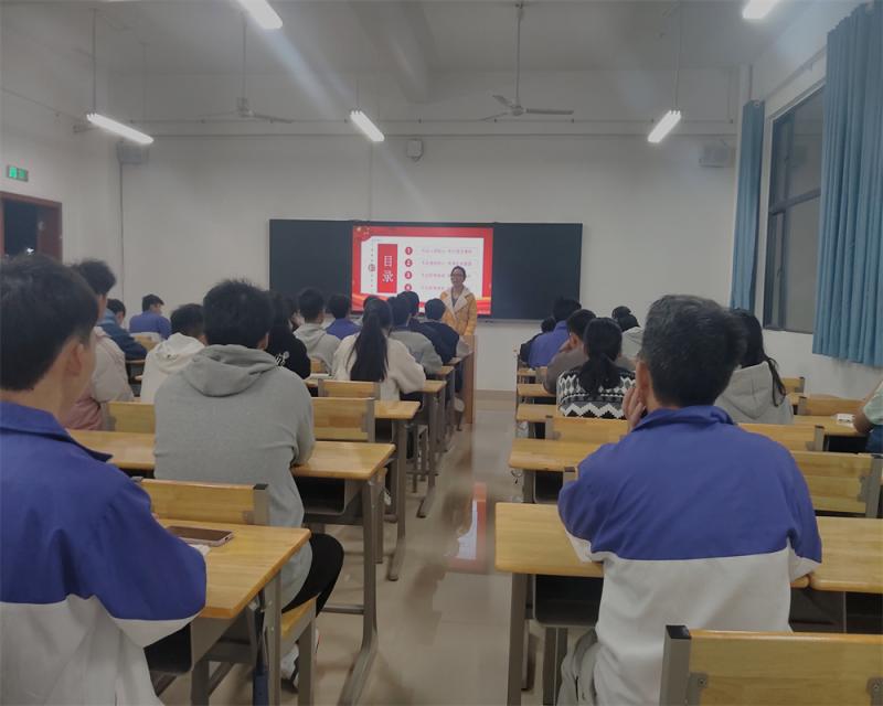 谭建婷对接机器人2133班上党课.jpg