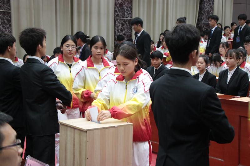 C:UserscfbDesktop\u5f85上网\u5efa筑工程学院召开团员代表大会及学生代表大会\u5efa筑工程学院召开团员代表大会及学生代表大会\u6295票环节（小图）.jpg