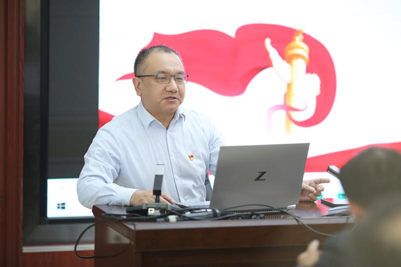 C:UserscfbDesktop&#10;.7学校卿臻副校长为基层党支部上学习贯彻党的十九届六中全会精神主题党课&#10;.7学校卿臻副校长为基层党支部上学习贯彻党的十九届六中全会精神主题党课\u537f臻副校长在上党课(小尺寸).jpg