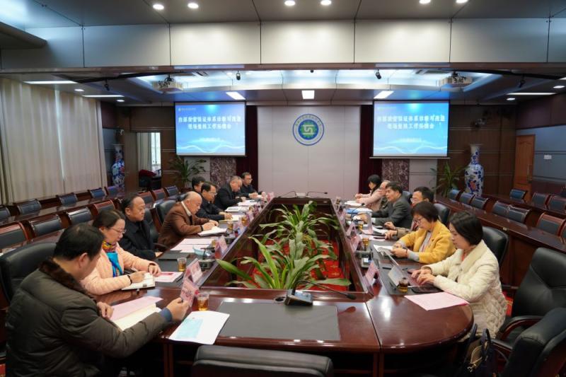 E:\u684c面\u8bca改复核现场小图\u4e13家组向学校领导反馈复核情况.jpg