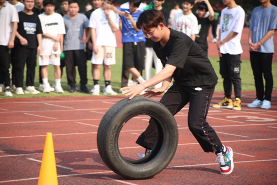 汽修专业竞赛项目：滚轮胎.png