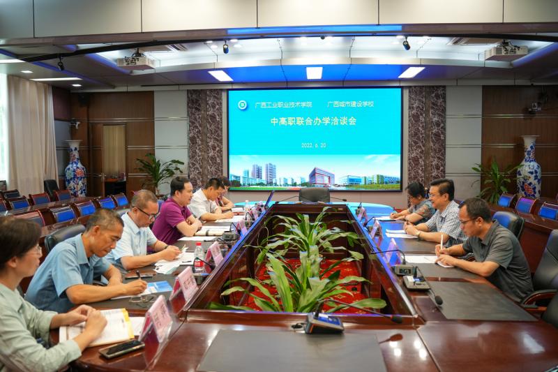 1.交流会现场.jpg