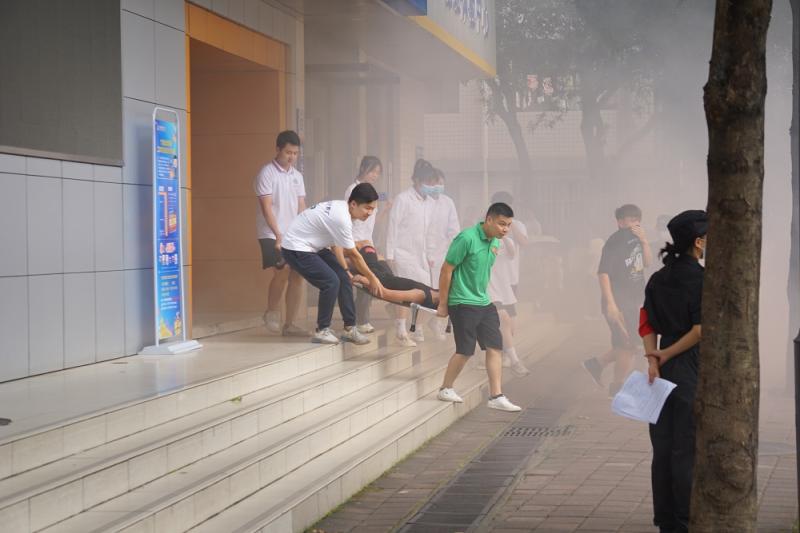 搜救伤员现场-1.jpg