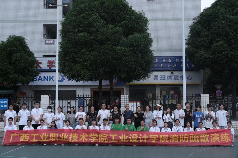 活动合影-1.jpg
