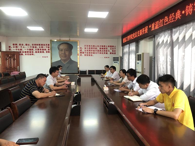 与永州镇政府工作人员座谈(小尺寸).jpg