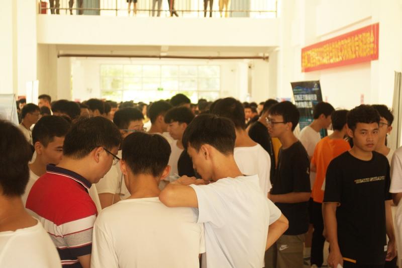 图4 专任教师指导学生应聘技巧.jpg