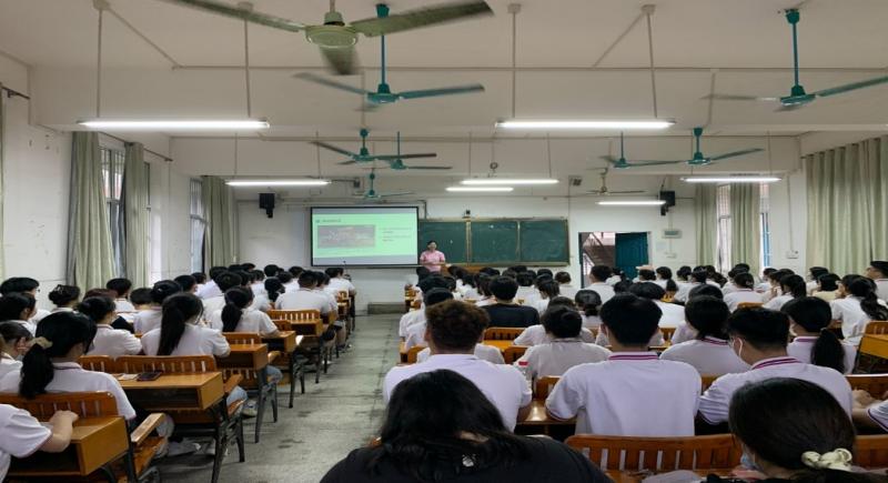 马克思主义学院青年讲师团石艺老师开展宣讲活动
