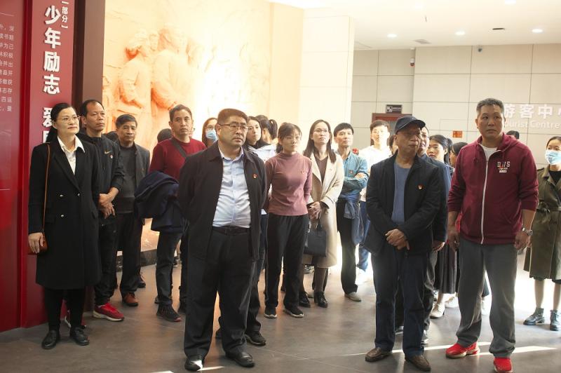 图1：全体党员参观谭寿林史迹陈列馆.jpg